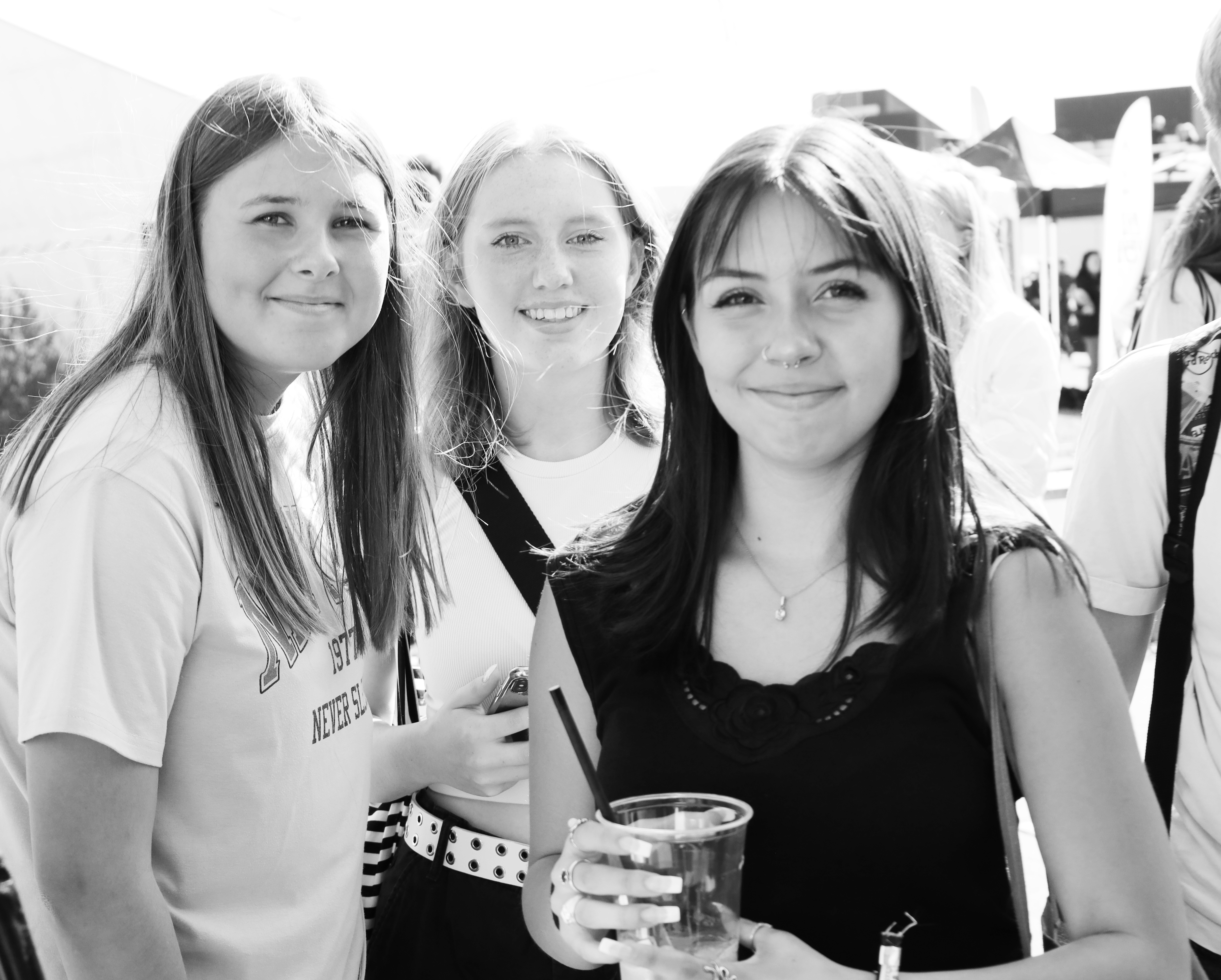 Smilende unge