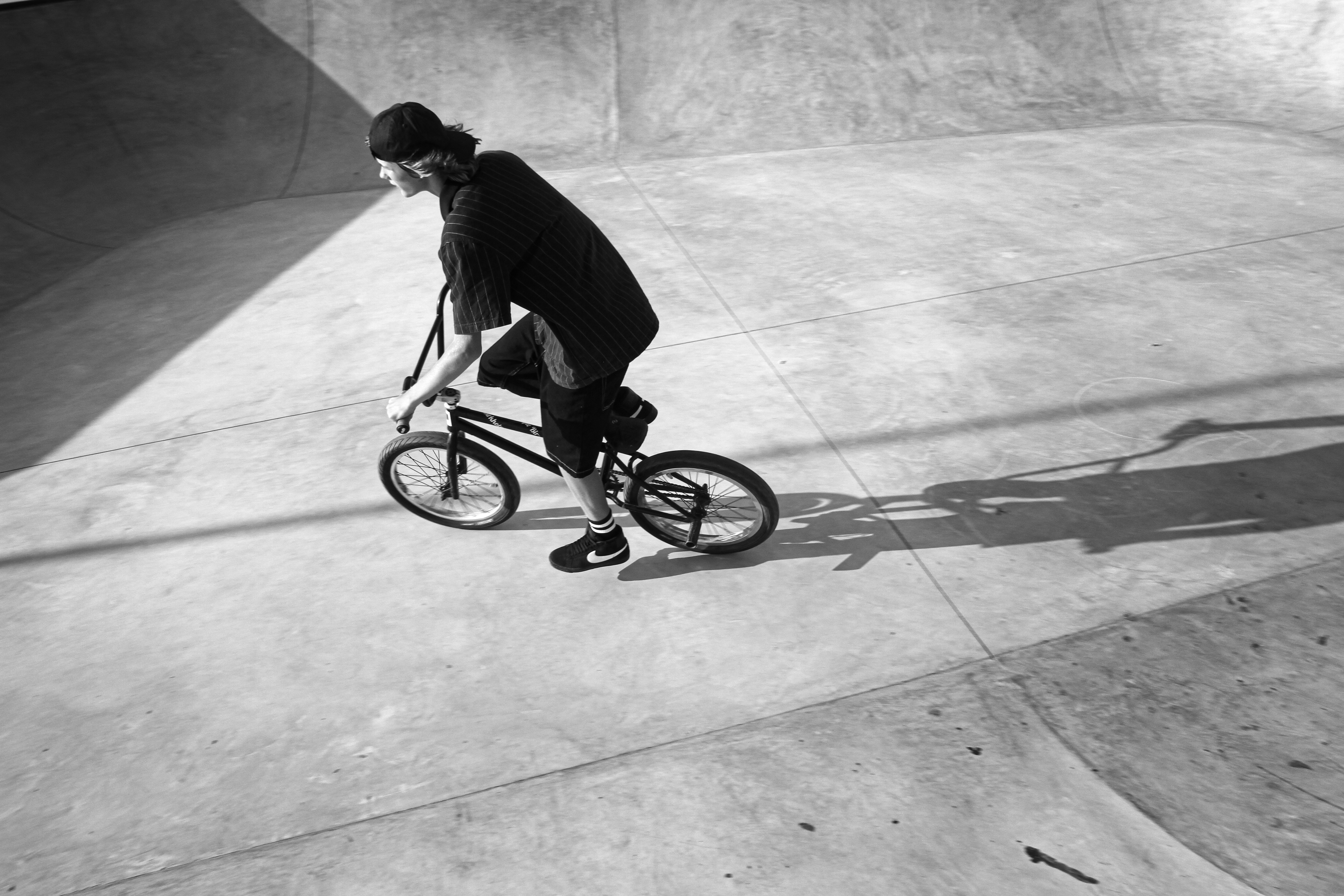 Skater på cykel
